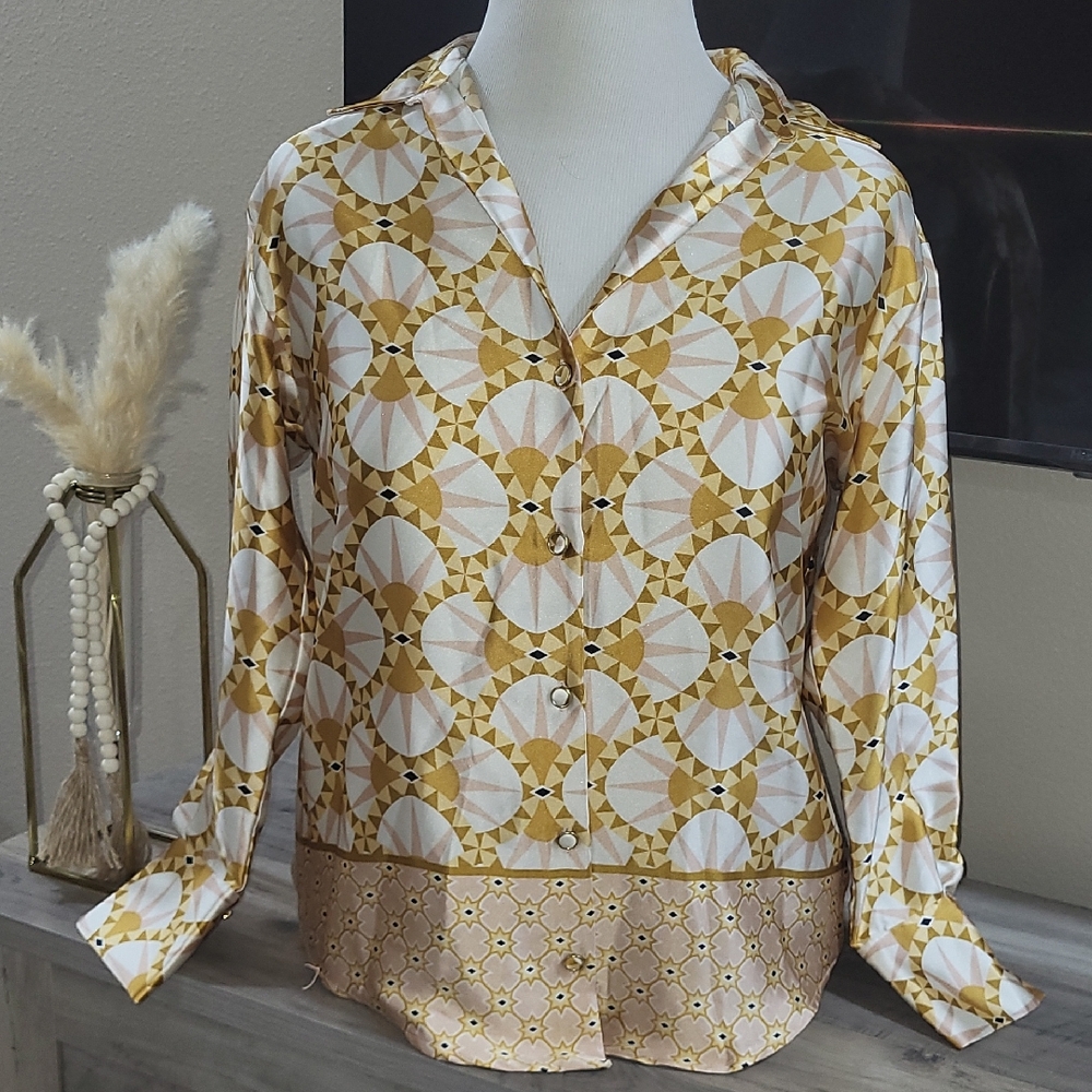 House of Harlow 1960 Gold and Cream Geometric Button Down Shirt XS Long Sleeve.